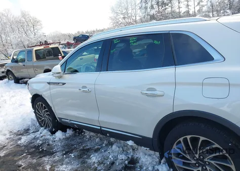 2020 Lincoln Nautilus Reserve z USA, uszkodzony, nr VIN 2LMPJ8K95LBL11142